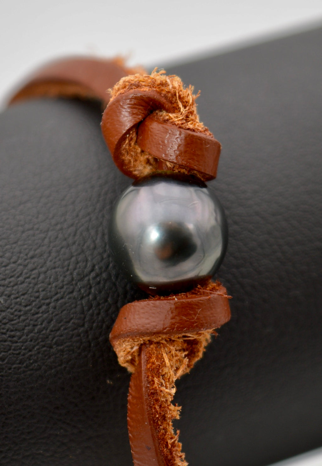 Collection Tahaa perle de 10.1mm sur cuir