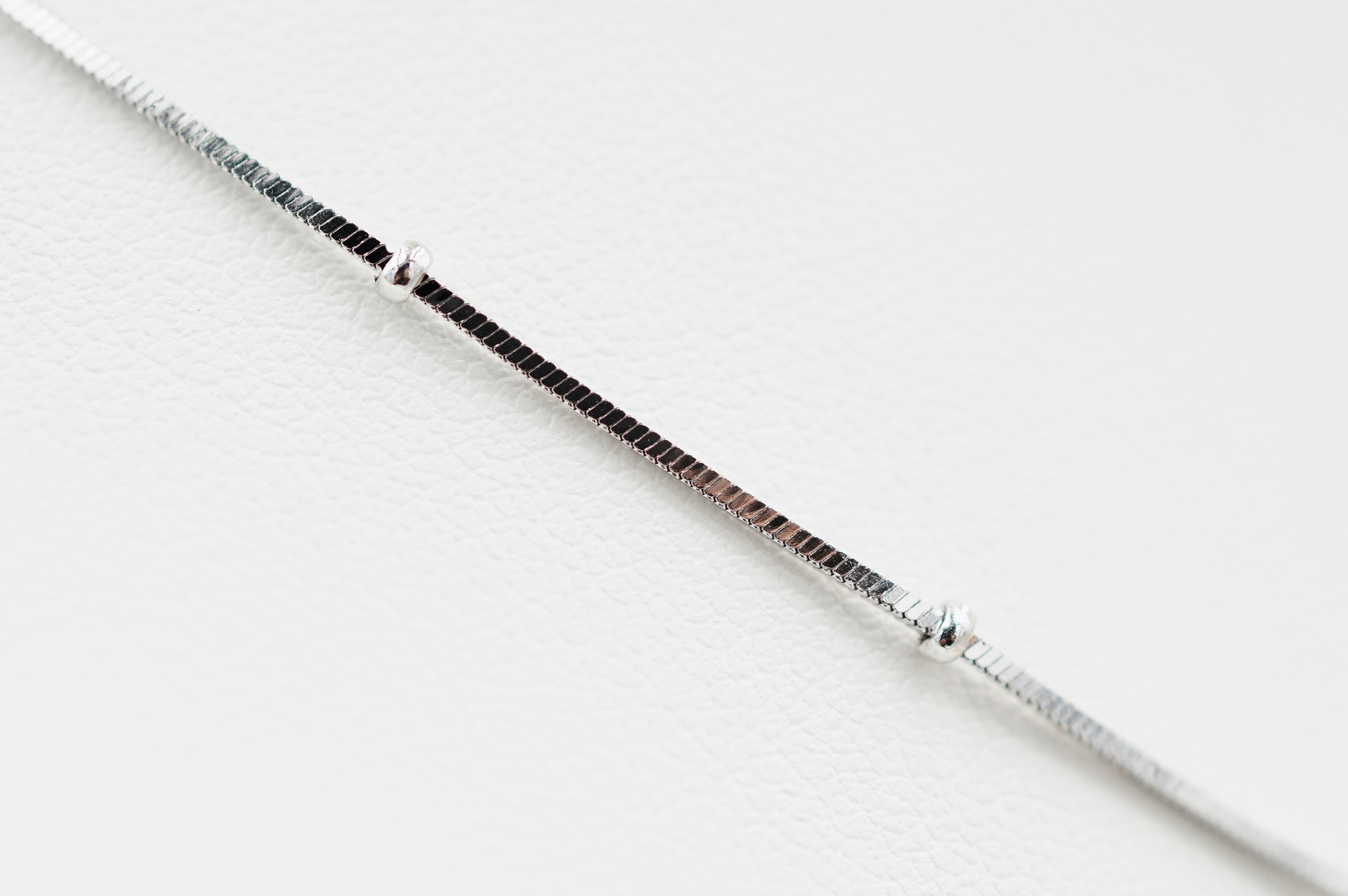 Chaîne perlé maille serpentine carré 0.8mm - Argent 925 rhodié de 40cm