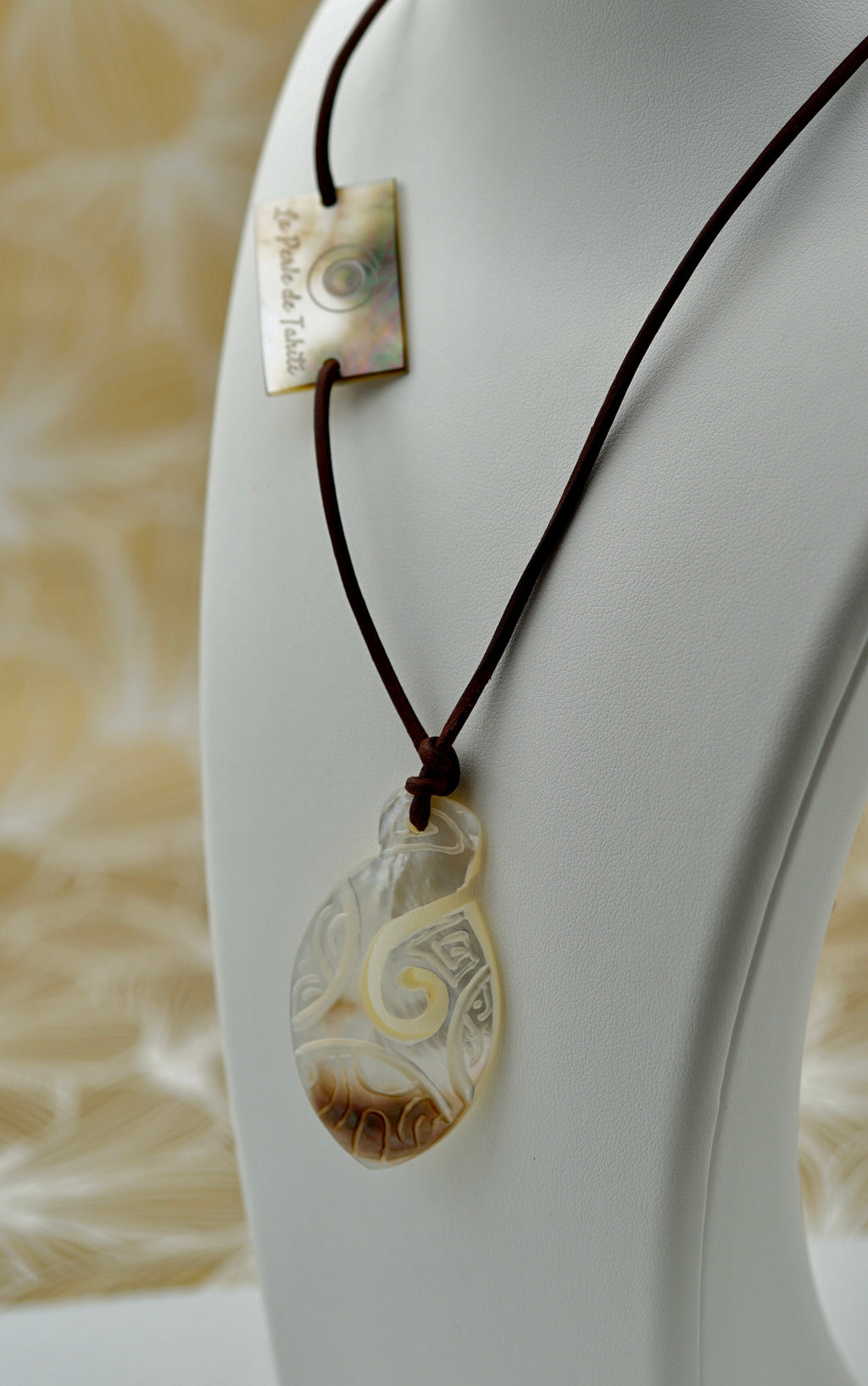 Collection Matau nacre gold gravée