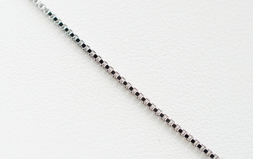 Chaîne maille carré 1.1mm en argent 925 rhodié de 45cm
