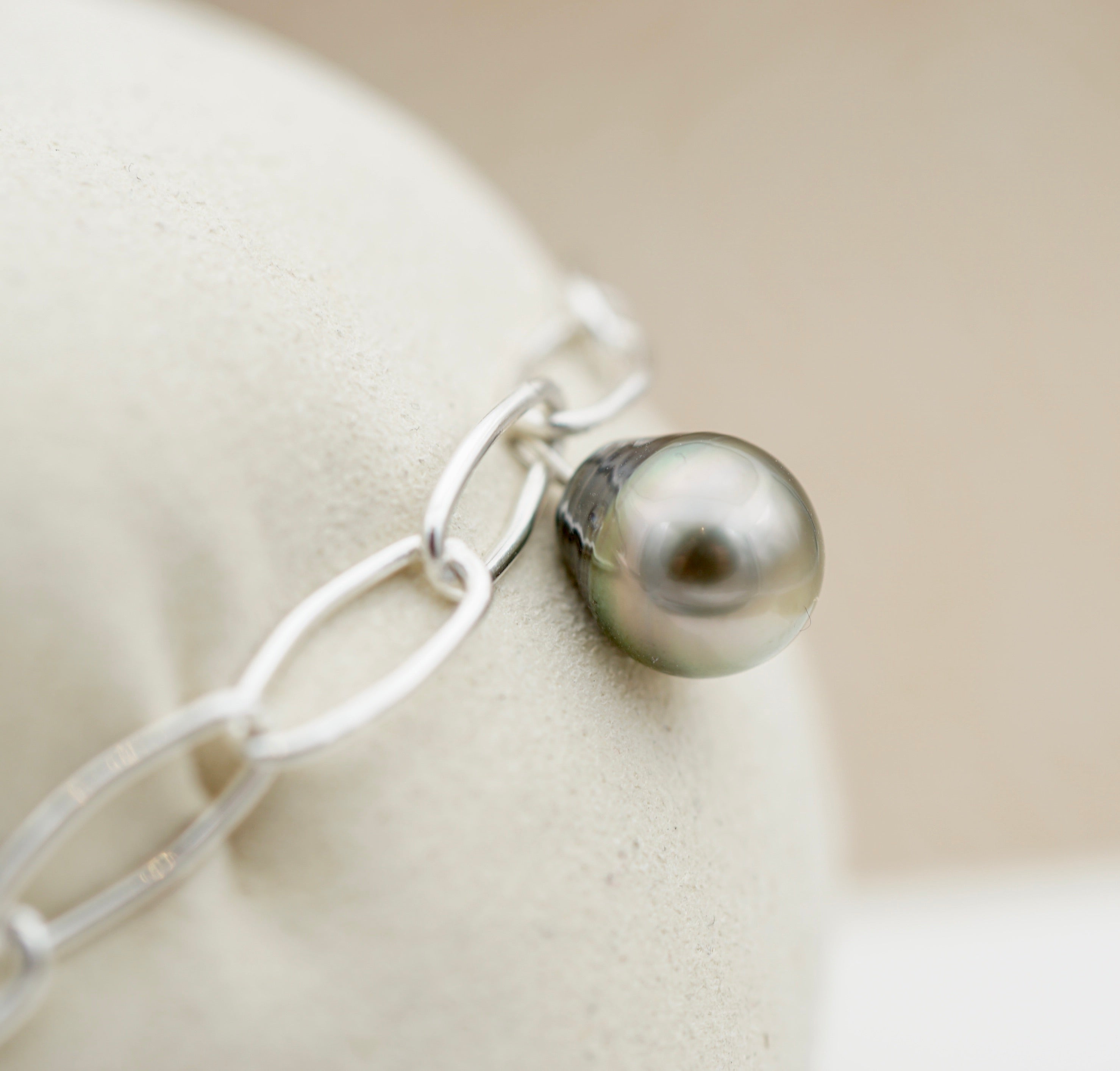 Maeva splendide bracelet en argent 925.          Perle de 10.1mm cerclée Gold