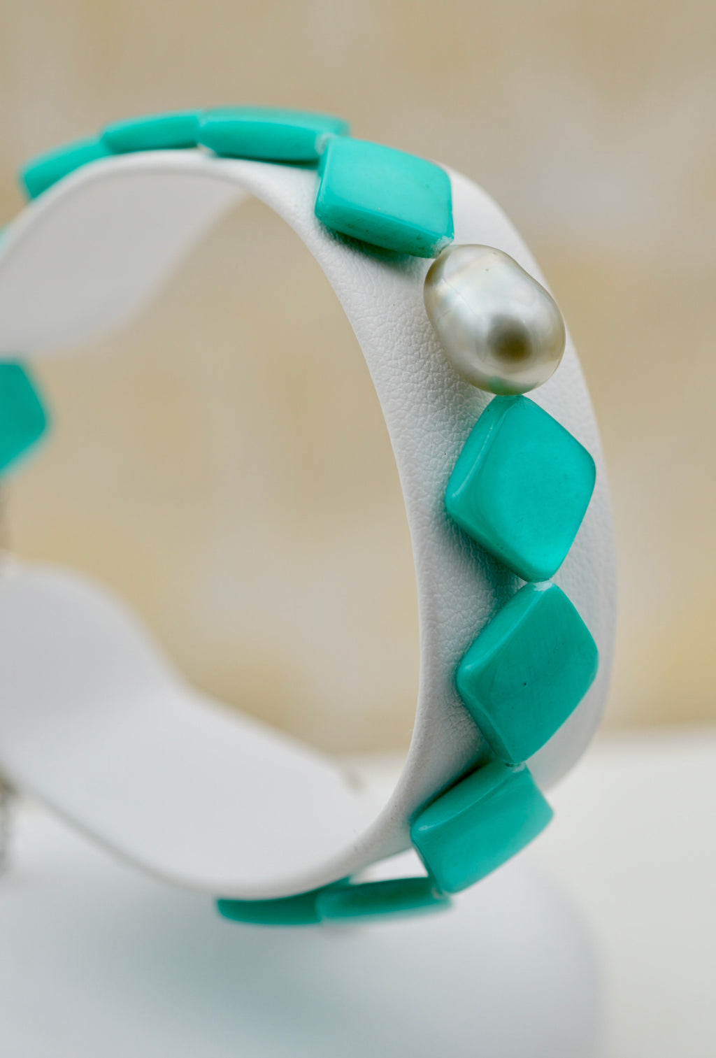 Collection poeiti perle baroque sur nacre vert