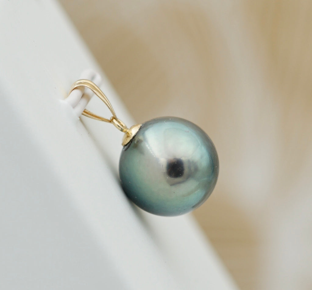 Collection Manava perle ronde de 10.9mm sur Or 18k