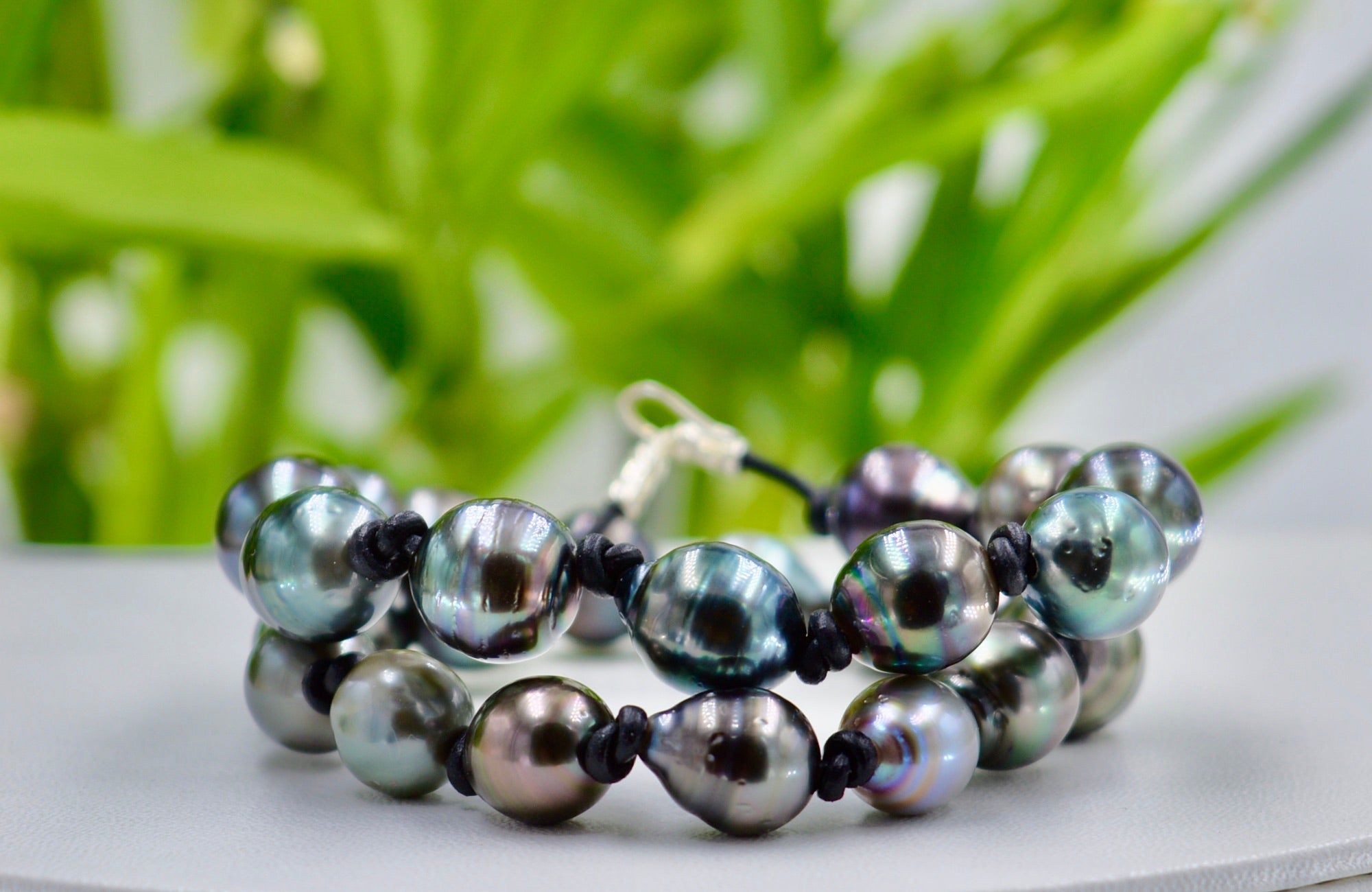 Collection Bora-Bora / 24 perles sur cuir