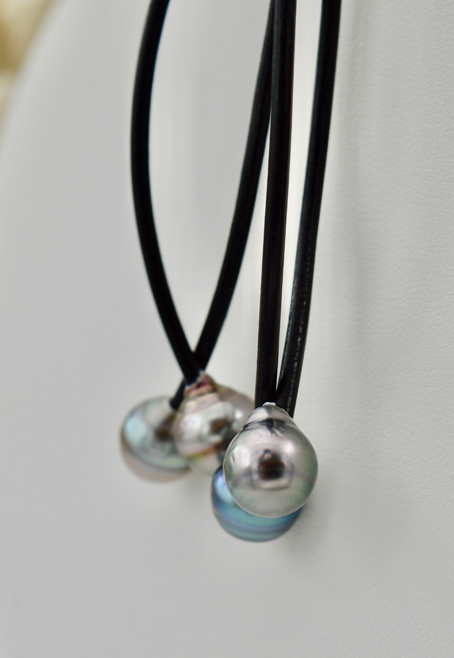 Collection Tiare 4 perles cerclées sur cuir