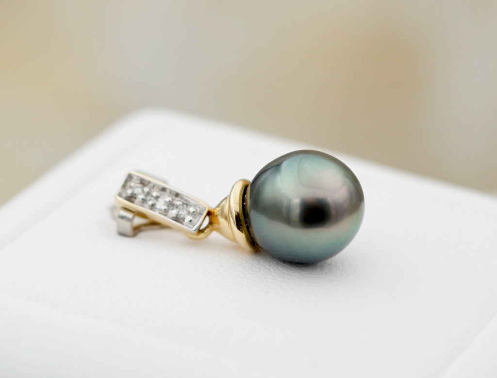 Collection Mahana perle semi ronde de 9.1mm sur Or 18k