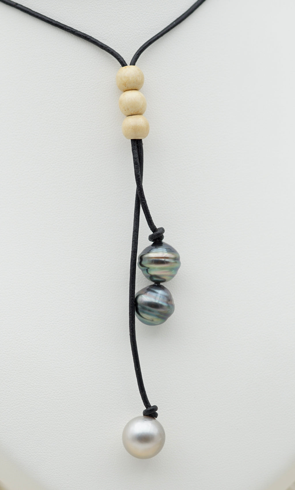 Collection Fakarava 3 perles baroques sur cuir