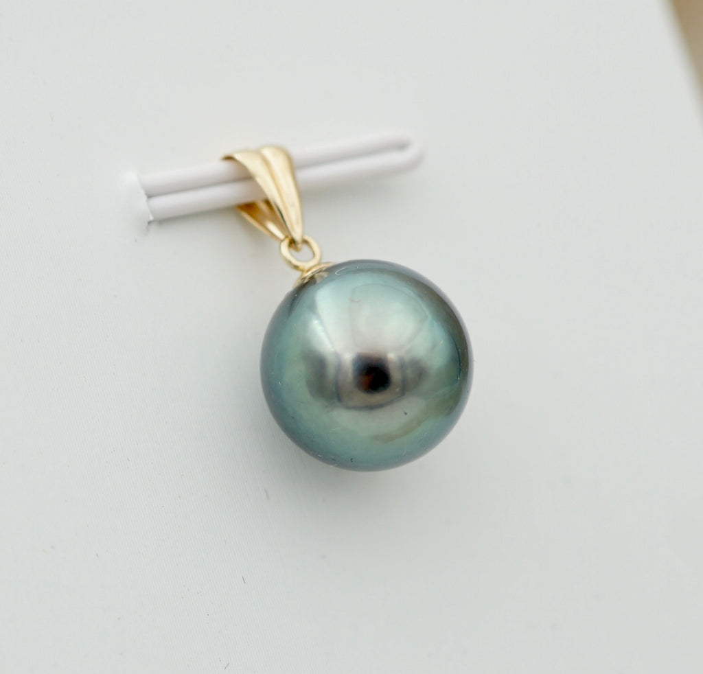 Collection Manava perle ronde de 10.9mm sur Or 18k