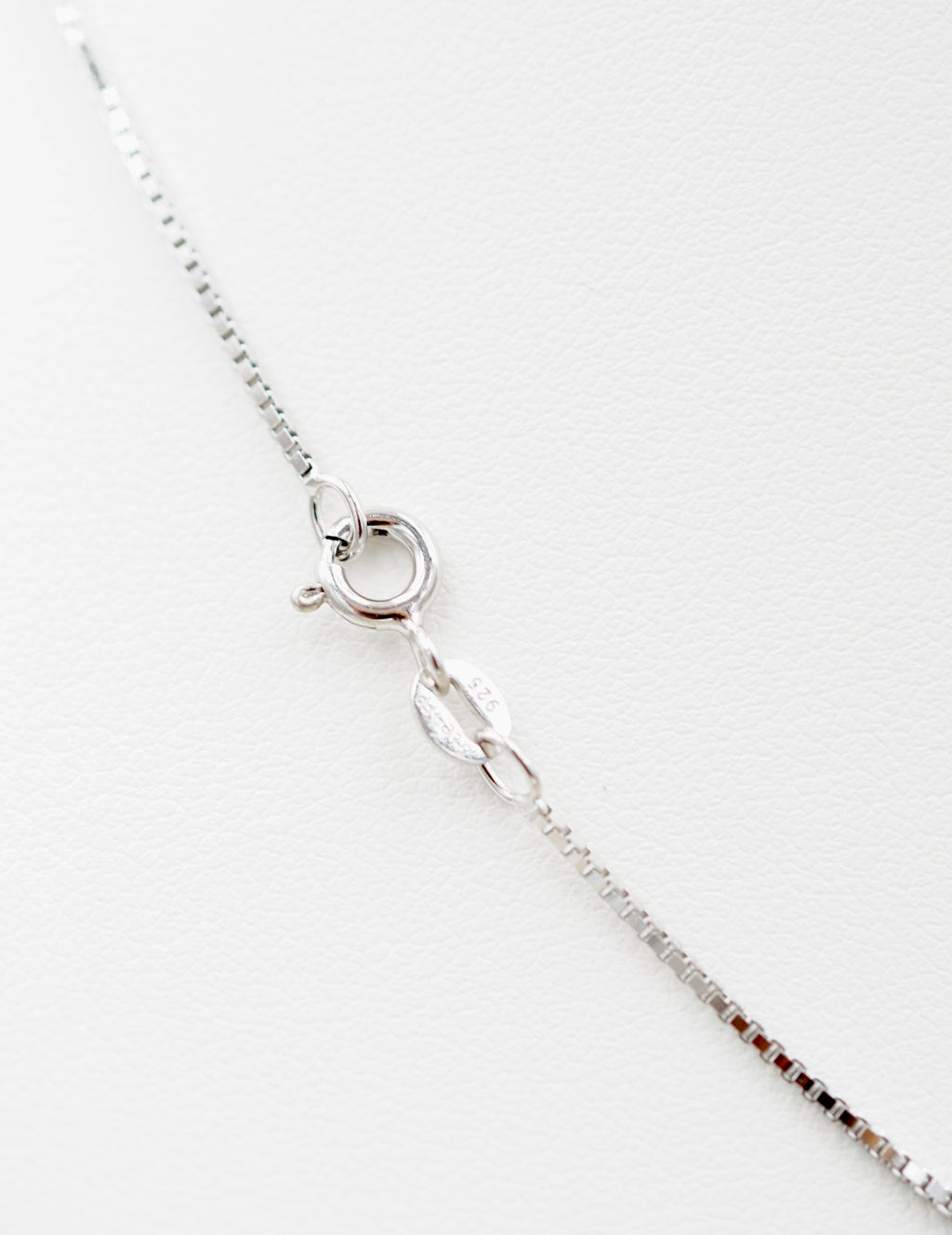 Chaîne maille carré 1.1mm en argent 925 rhodié de 45cm