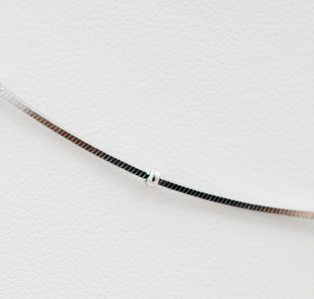 Chaîne perlé maille serpentine carré 0.8mm - Argent 925 rhodié de 40cm
