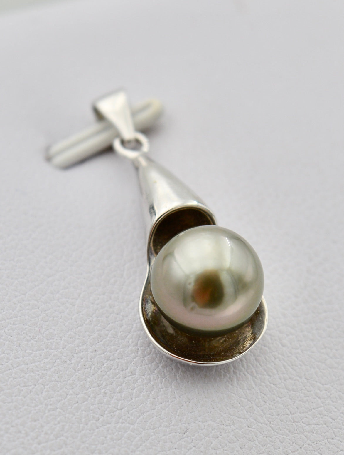 Collection Puhi perle ronde gold de 8.5mm