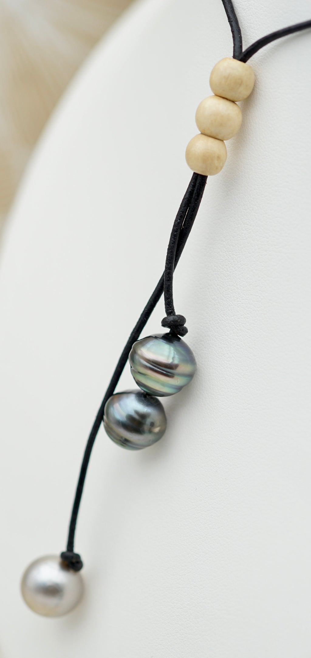 Collection Fakarava 3 perles baroques sur cuir