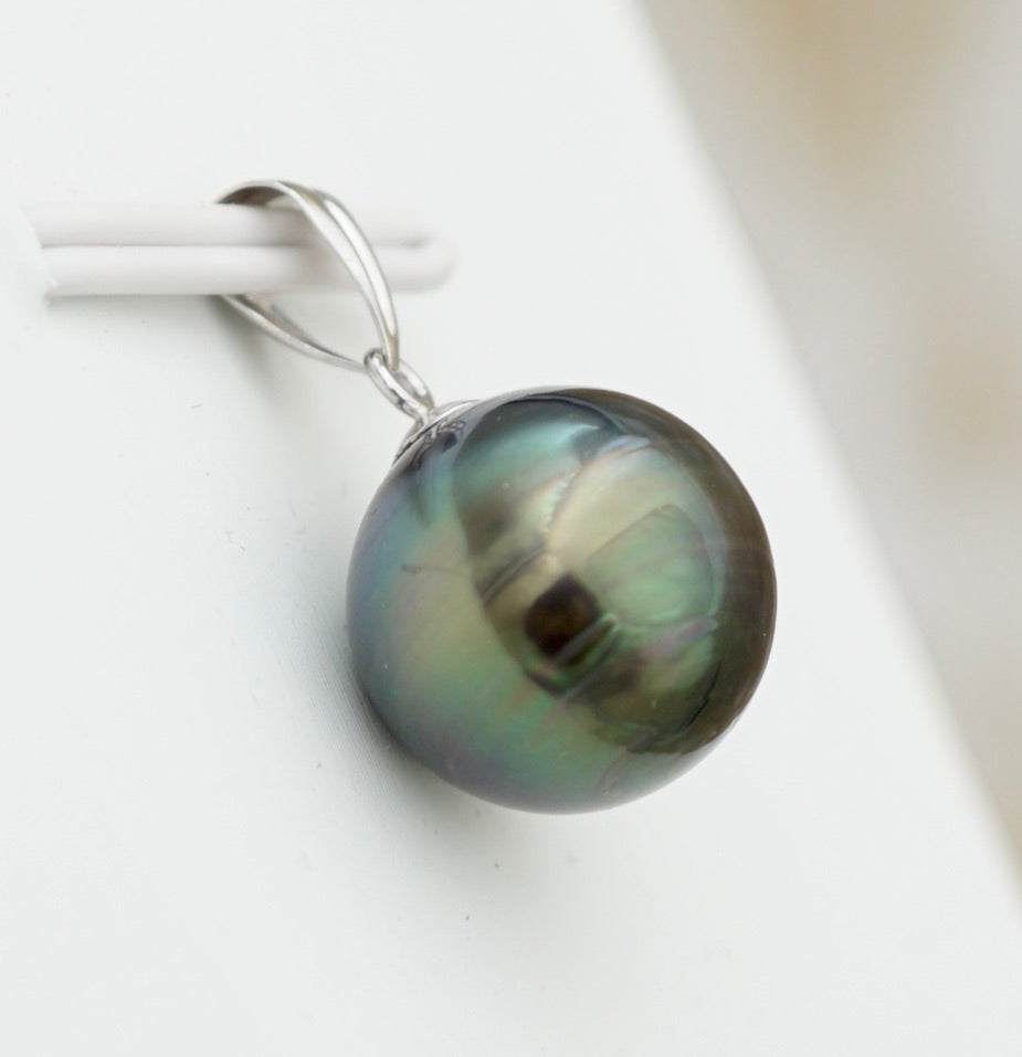 Collection Tiare perle cerclée de 10.6mm sur or 18k