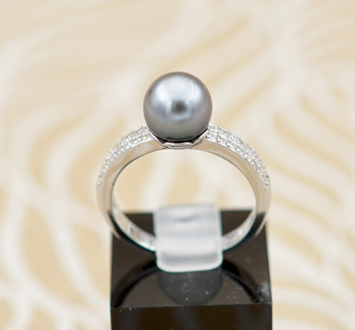 Collection Fakarava perle semi ronde de 8.3mm