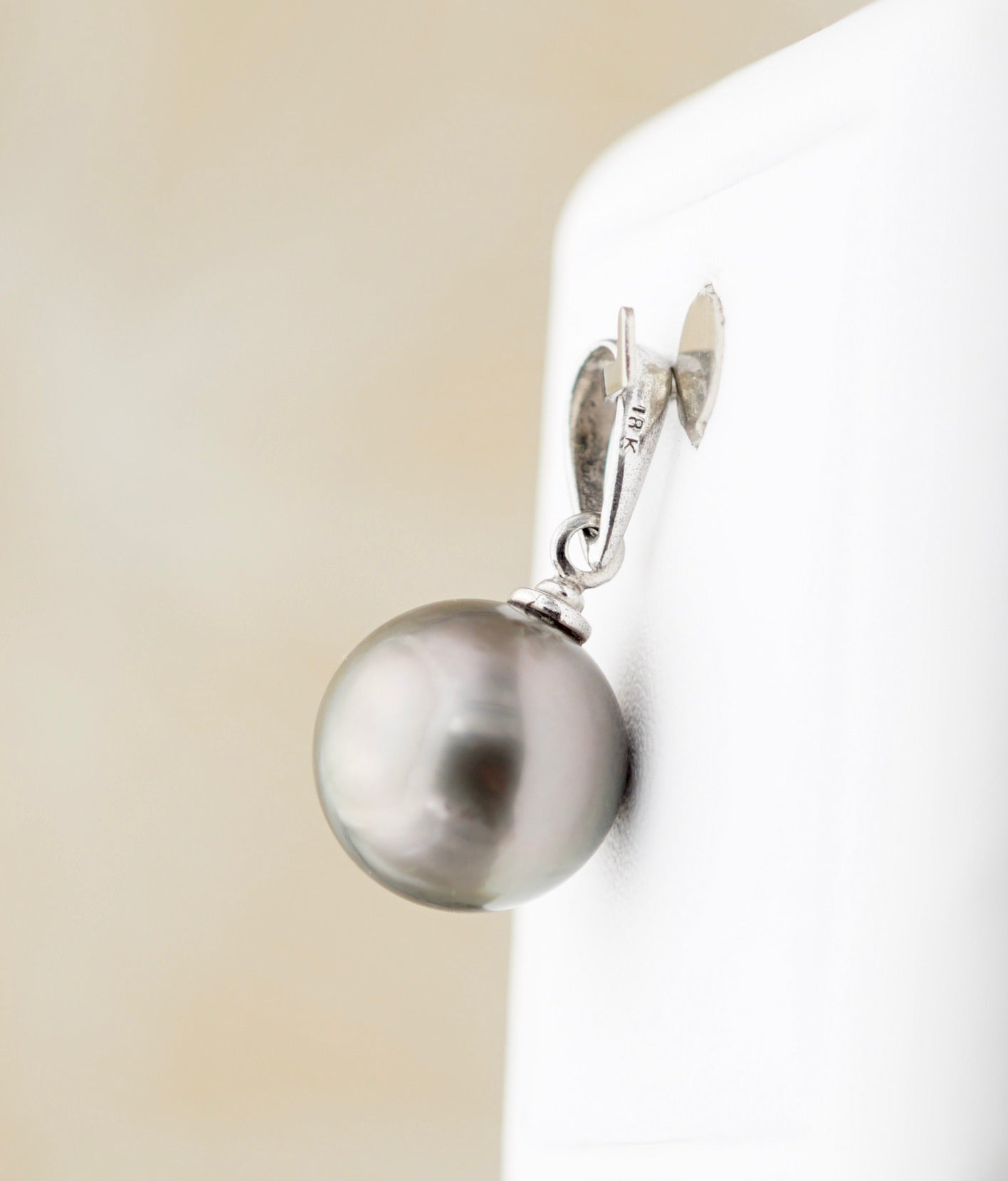 Collection Fakarava perle ronde de 12.2mm montée sur Or 18k