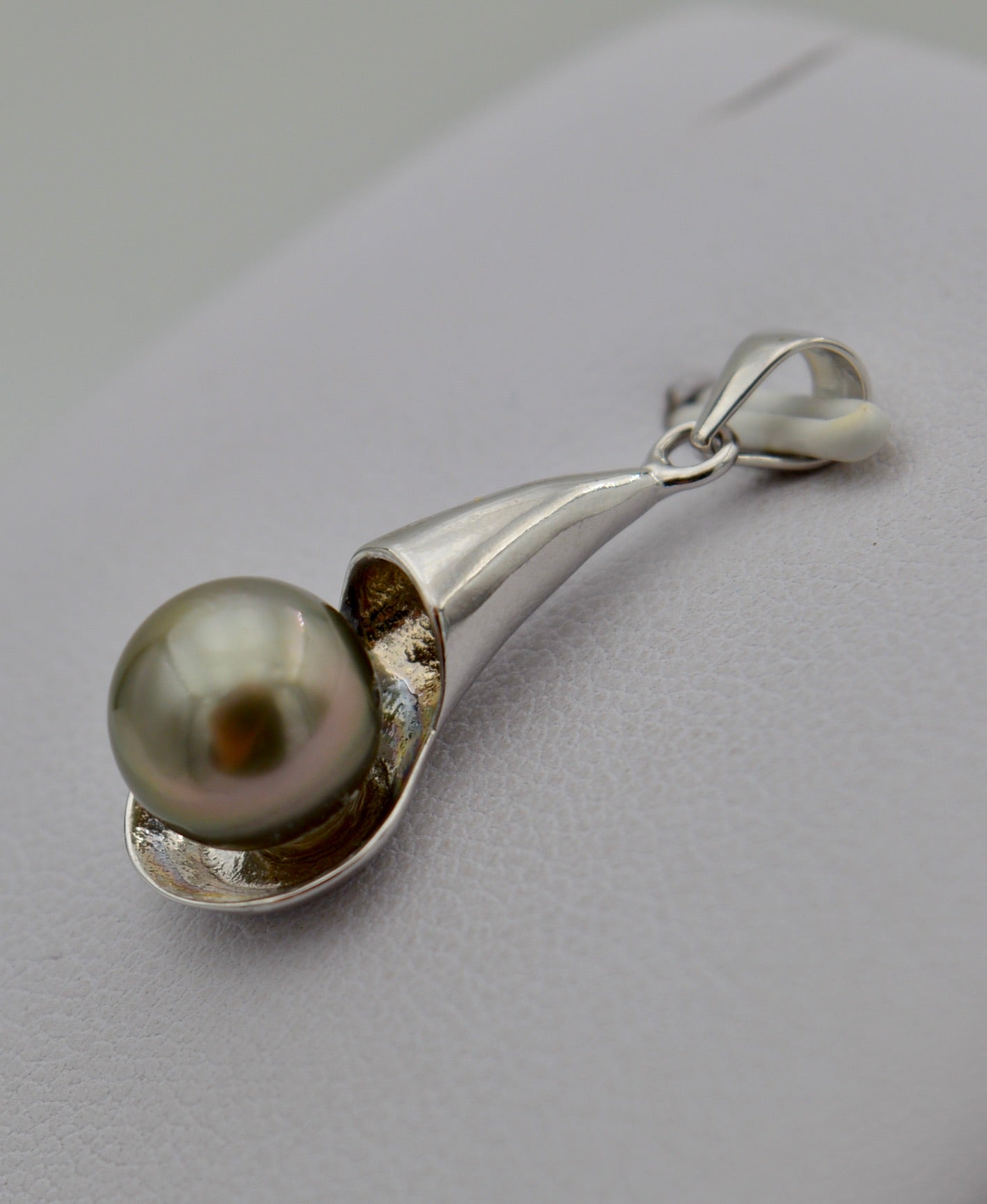 Collection Puhi perle ronde gold de 8.5mm