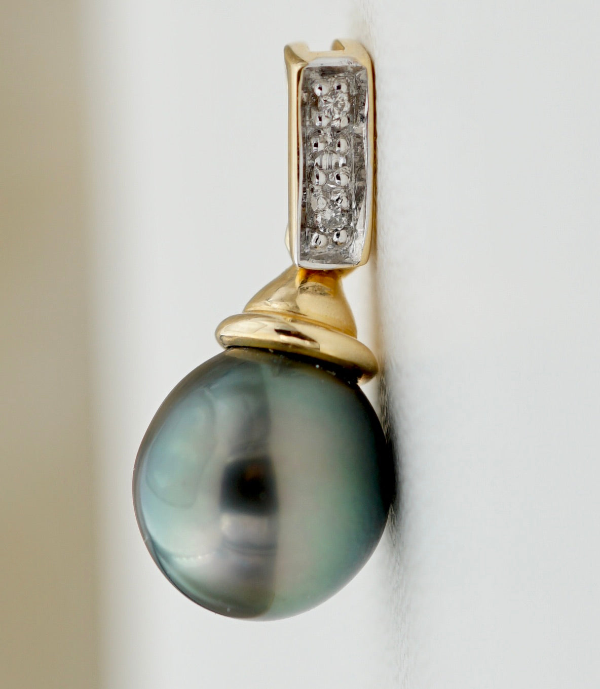 Collection Mahana perle semi ronde de 9.1mm sur Or 18k
