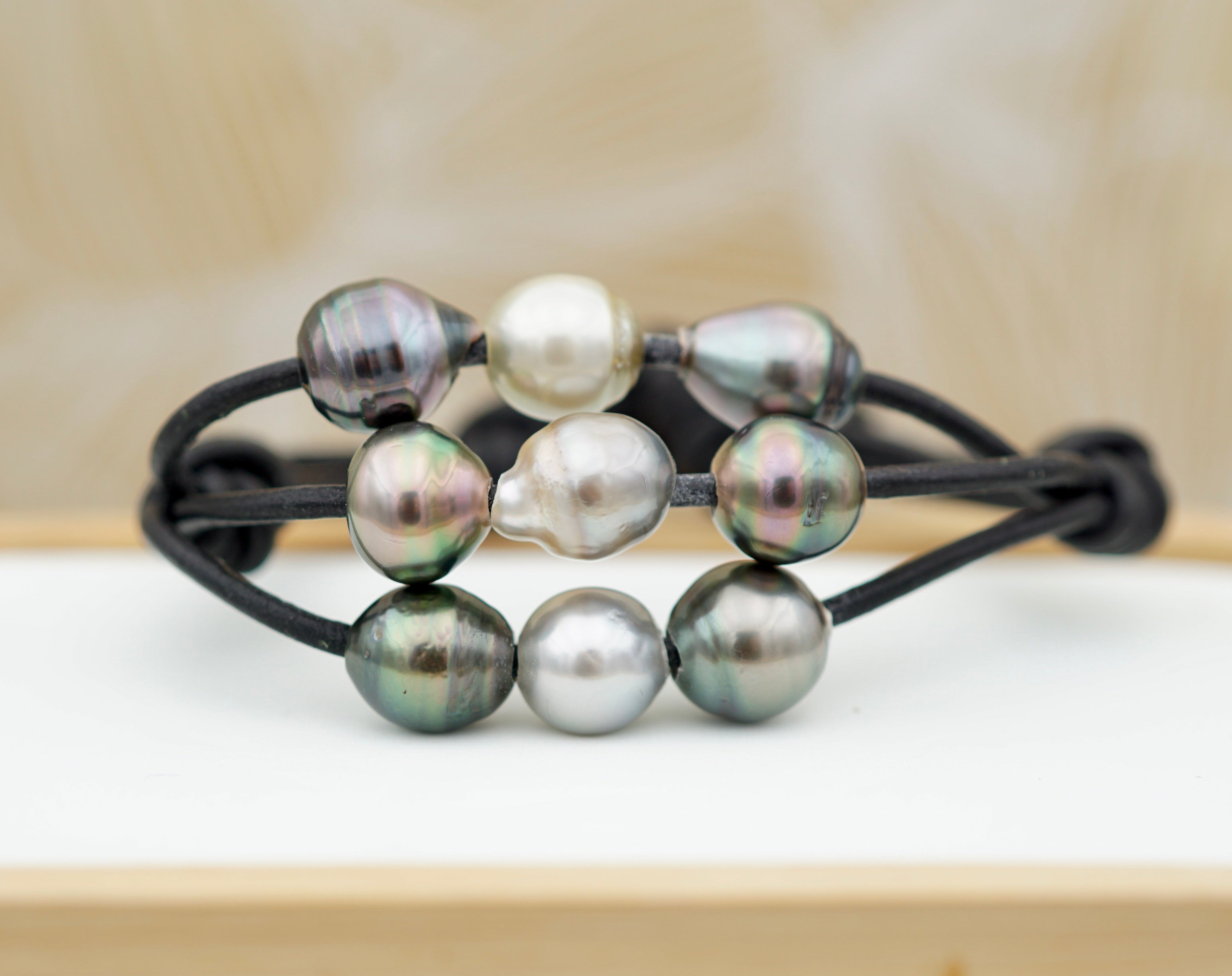 Collection Ahonu 10 perles multicolores sur cuir