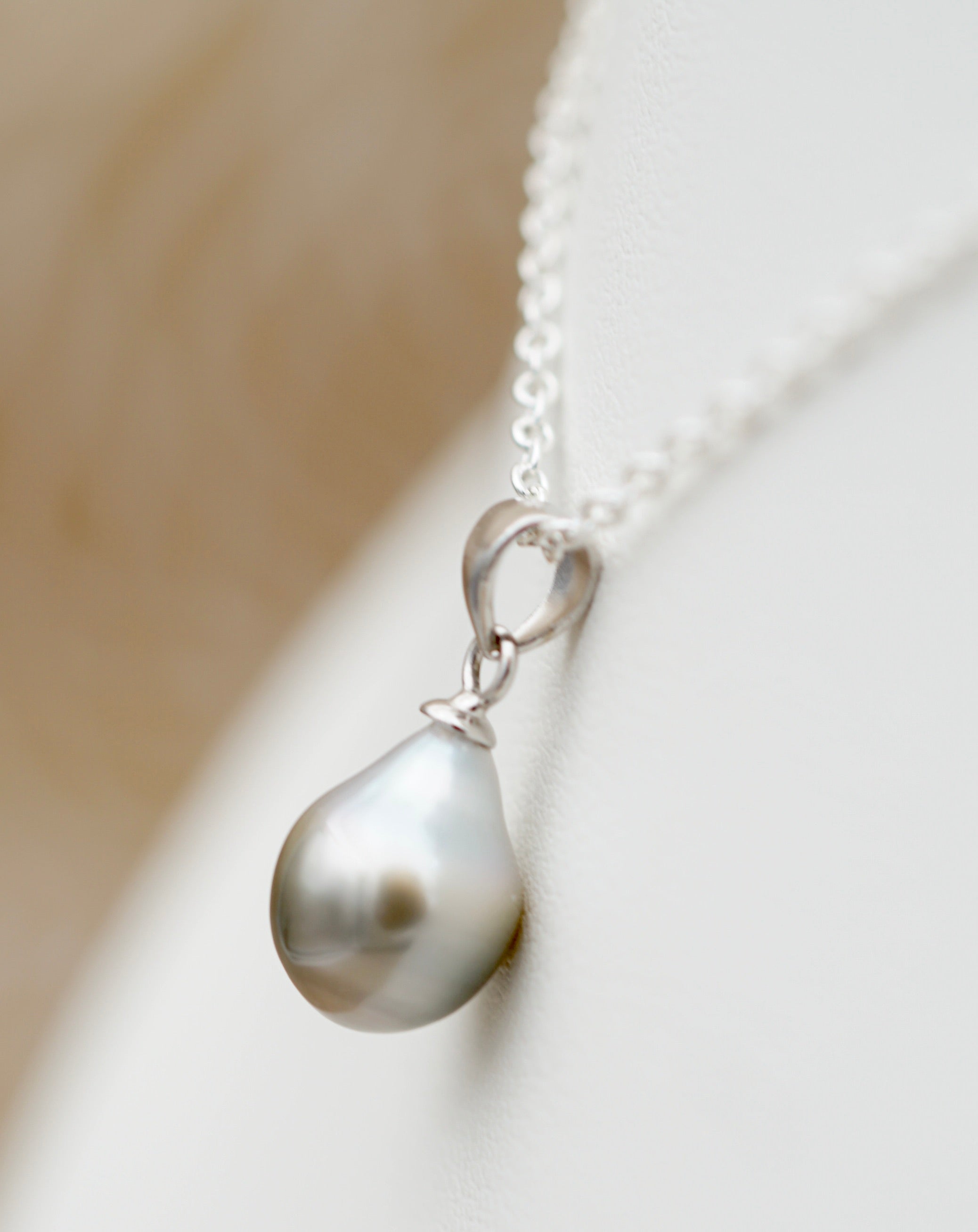 Mangareva belle perle baroque silver de 8.7mm