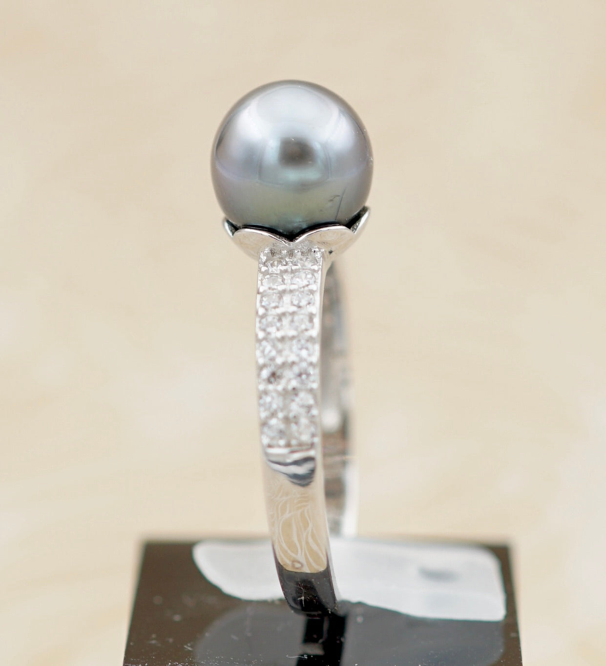 Collection Fakarava perle semi ronde de 8.3mm