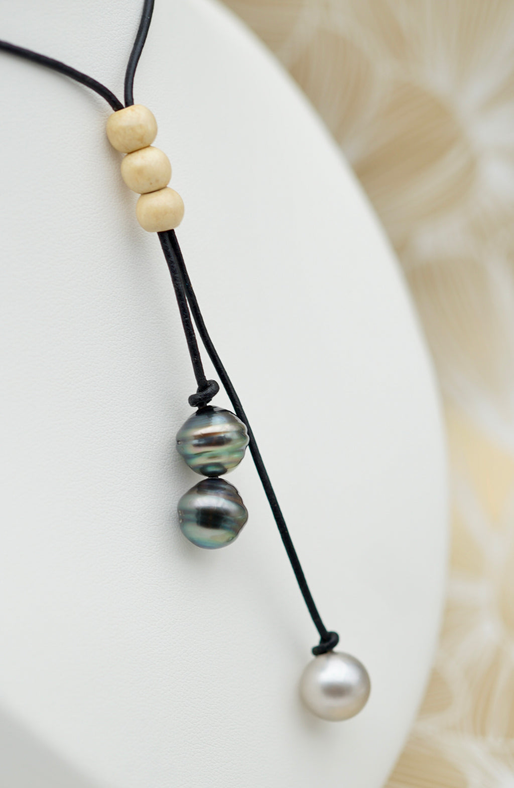 Collection Fakarava 3 perles baroques sur cuir