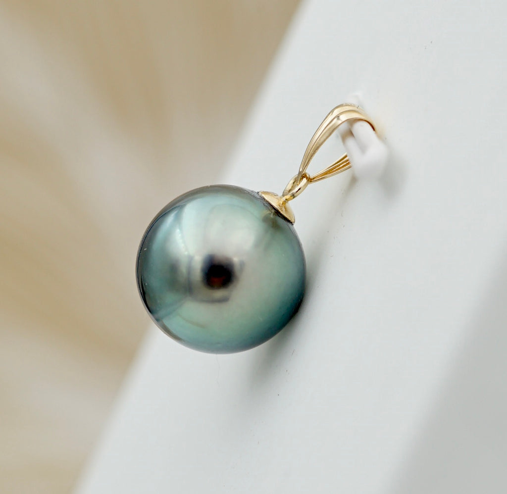 Collection Manava perle ronde de 10.9mm sur Or 18k
