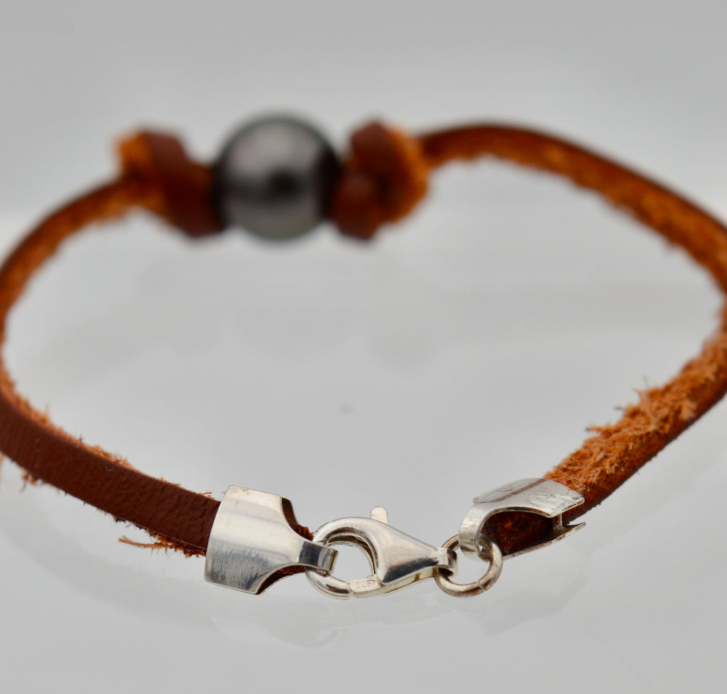 Collection Tahaa perle de 10.1mm sur cuir