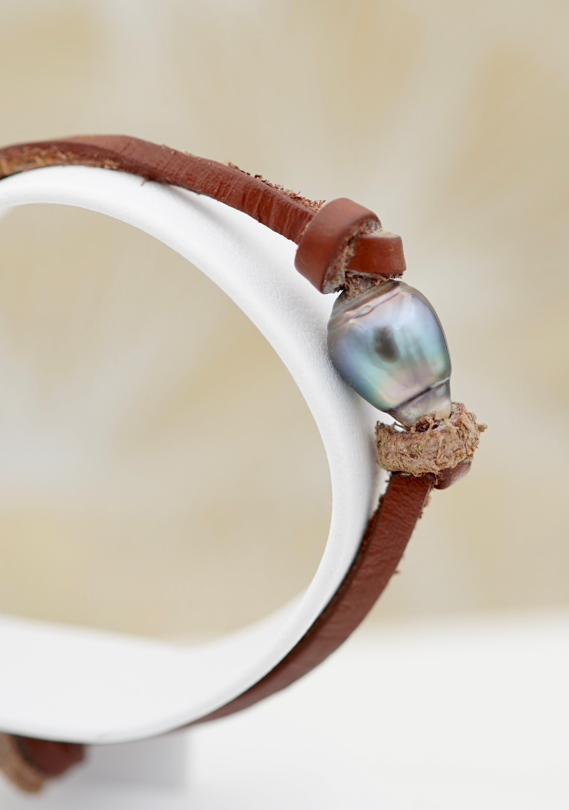 Collection Tahia perle sur cuir avec fermoir coeur en argent 925mm