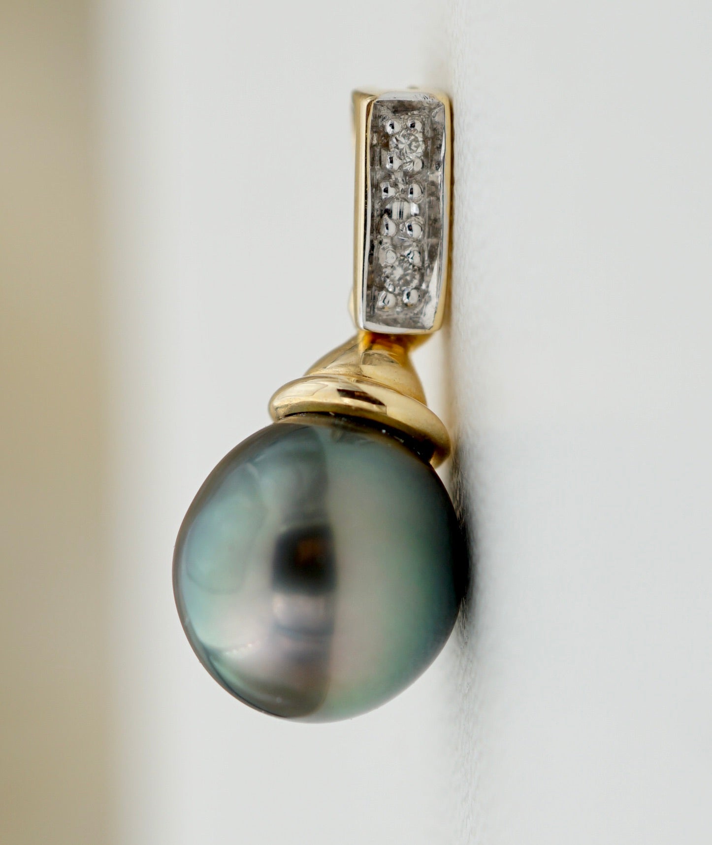Collection Mahana perle semi ronde de 9.1mm sur Or 18k