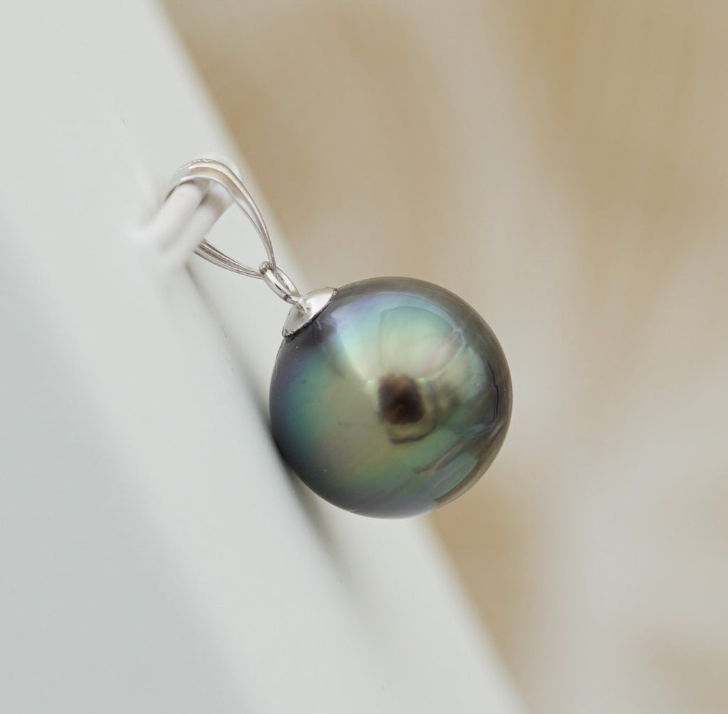 Collection Tiare perle cerclée de 10.6mm sur or 18k