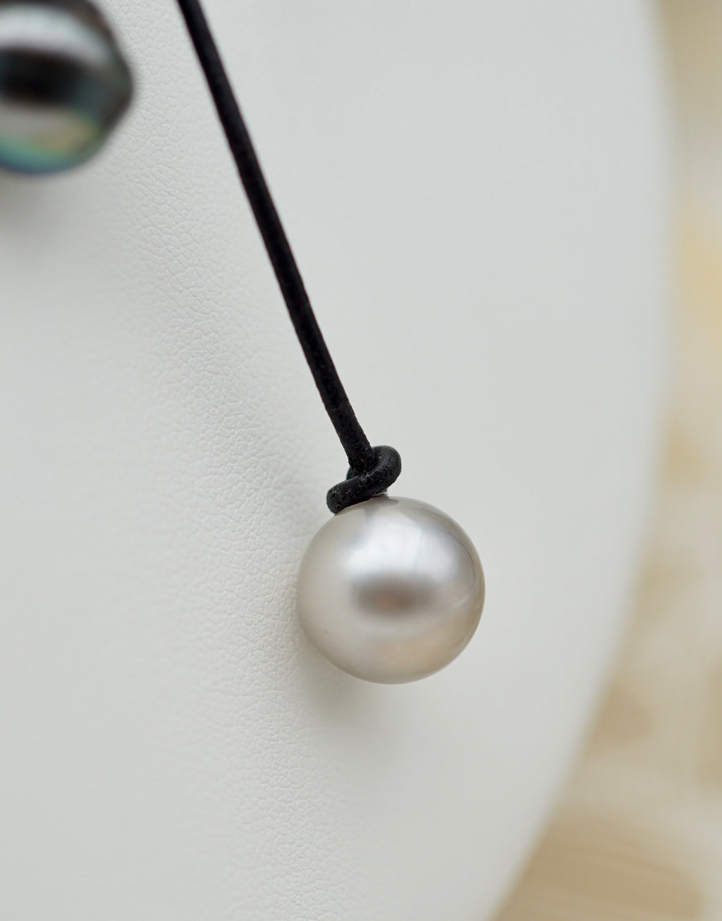 Collection Fakarava 3 perles baroques sur cuir