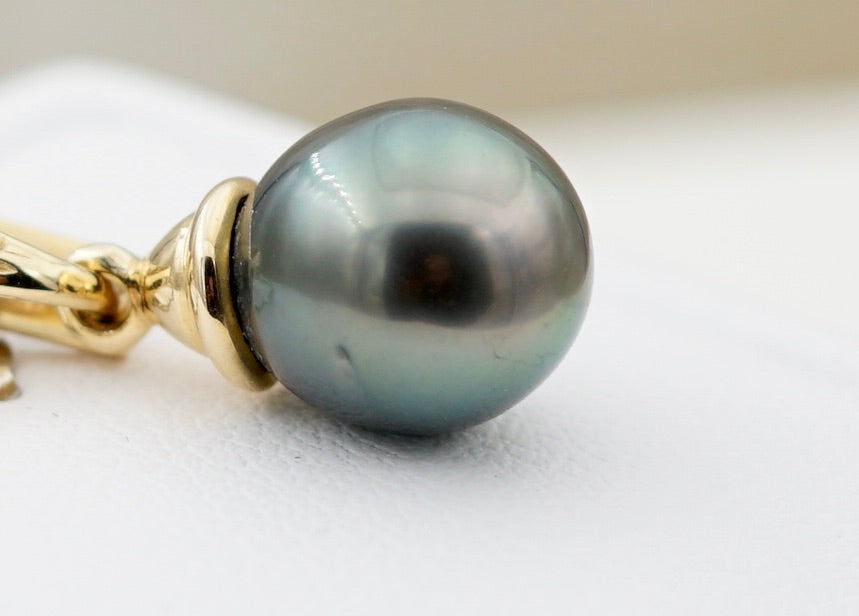 Collection Mahana perle semi ronde de 9.1mm sur Or 18k