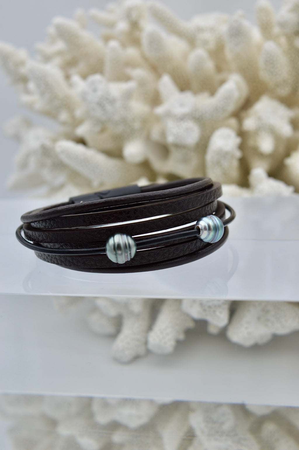 Collection Tane Deux perles cerclées sur cuir véritable