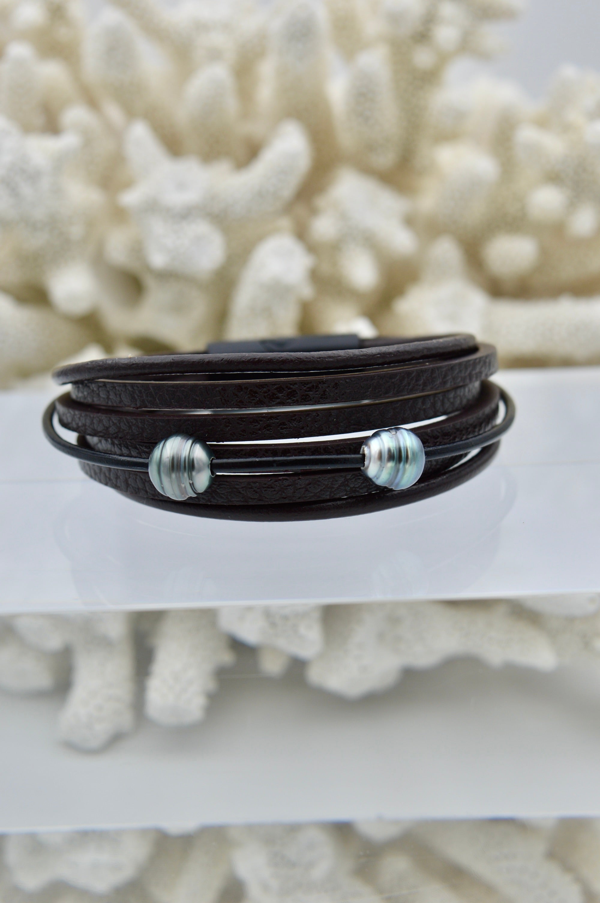 Collection Tane Deux perles cerclées sur cuir véritable