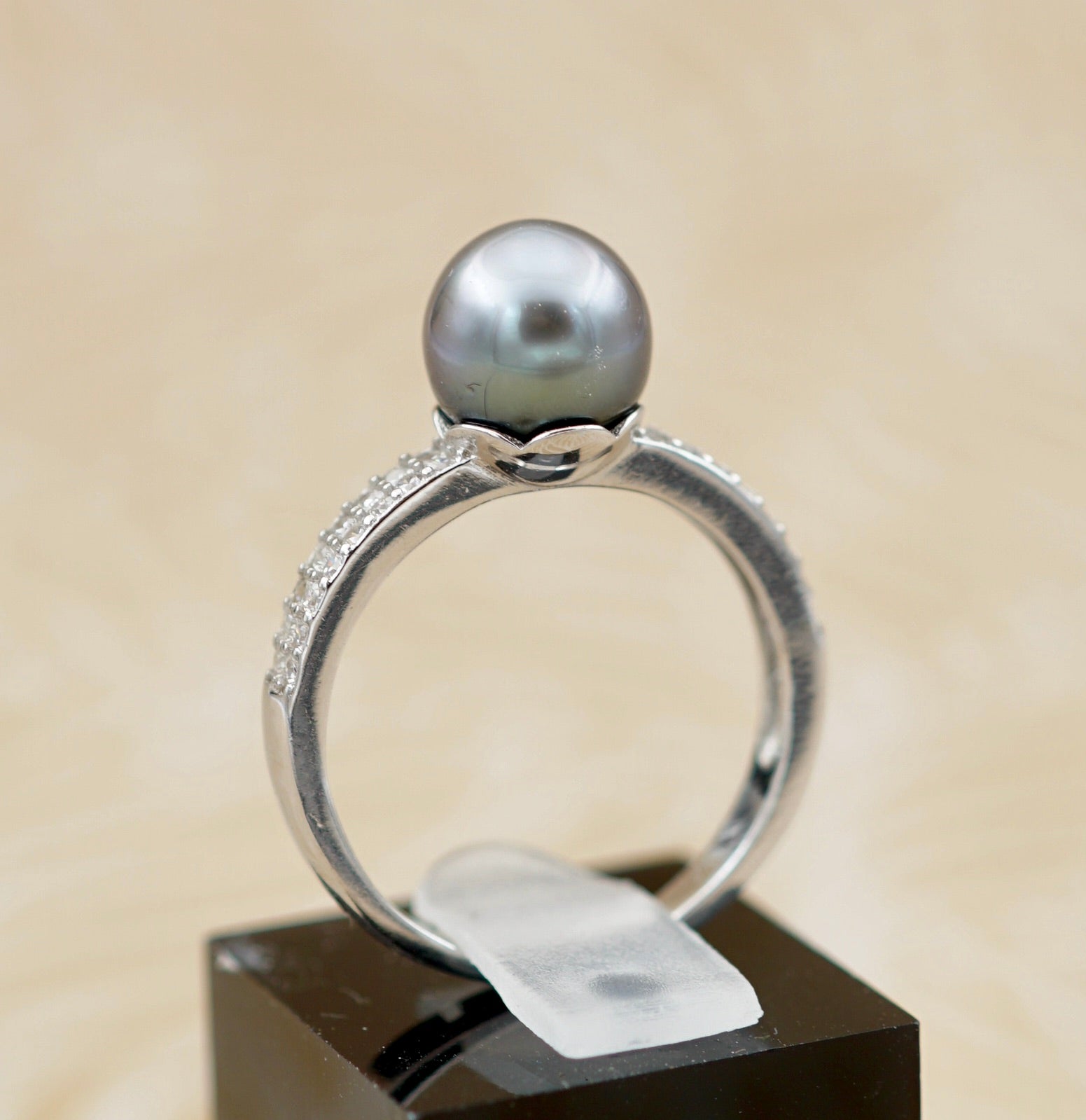 Collection Fakarava perle semi ronde de 8.3mm