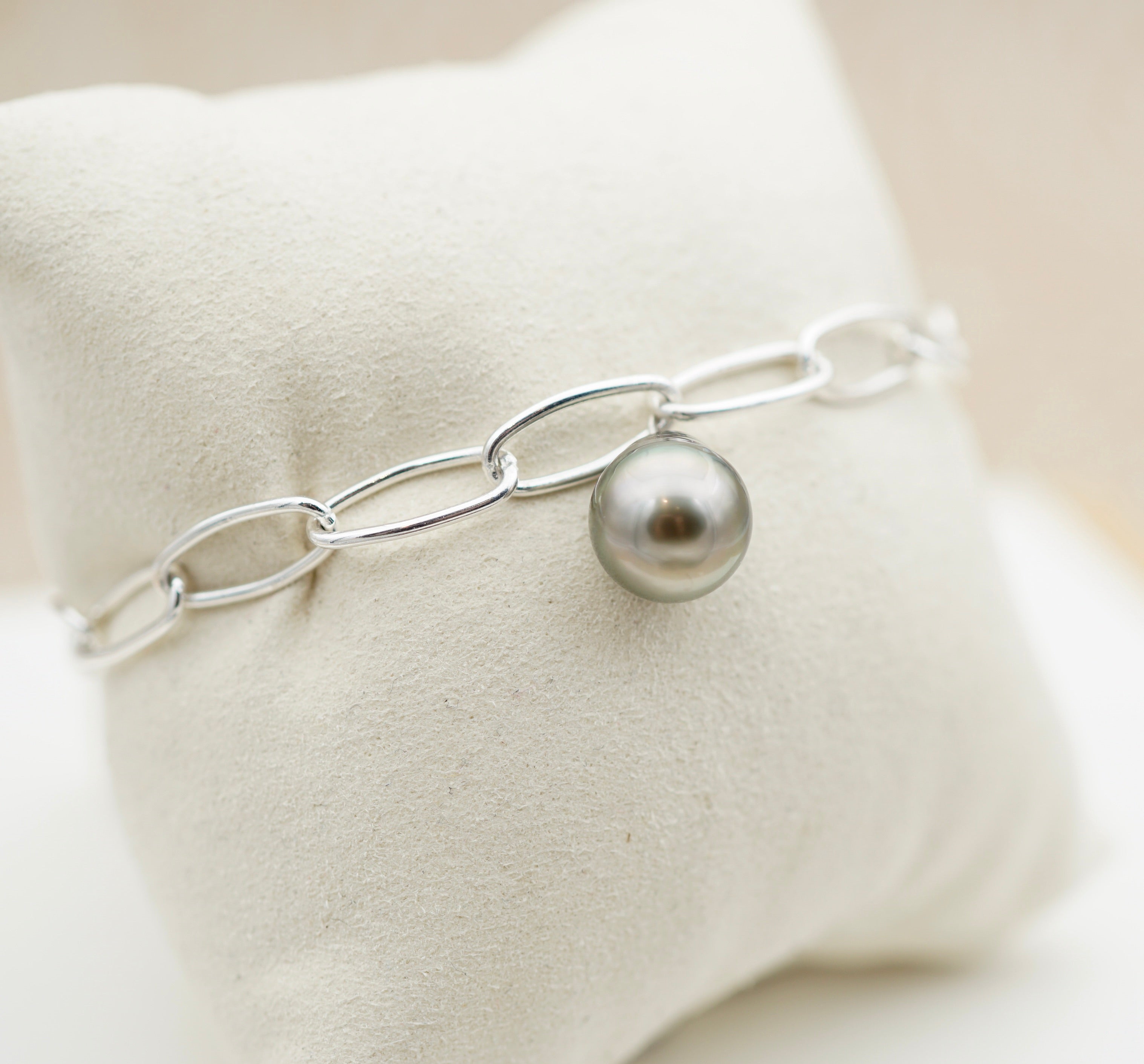 Maeva splendide bracelet en argent 925.          Perle de 10.1mm cerclée Gold