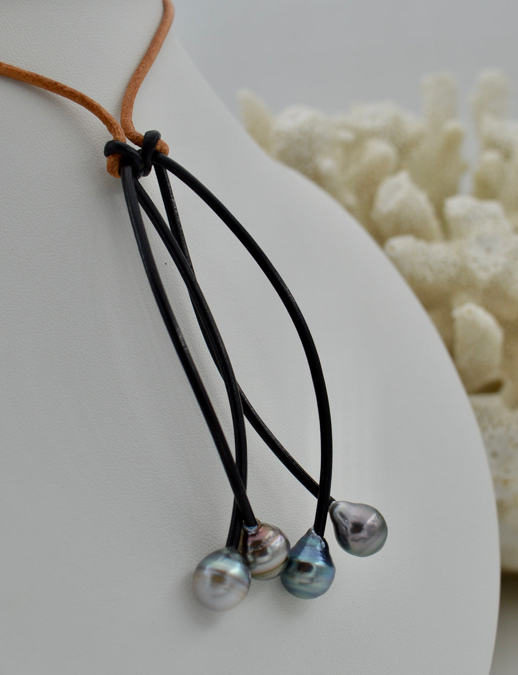 Collection Tiare 4 perles cerclées sur cuir