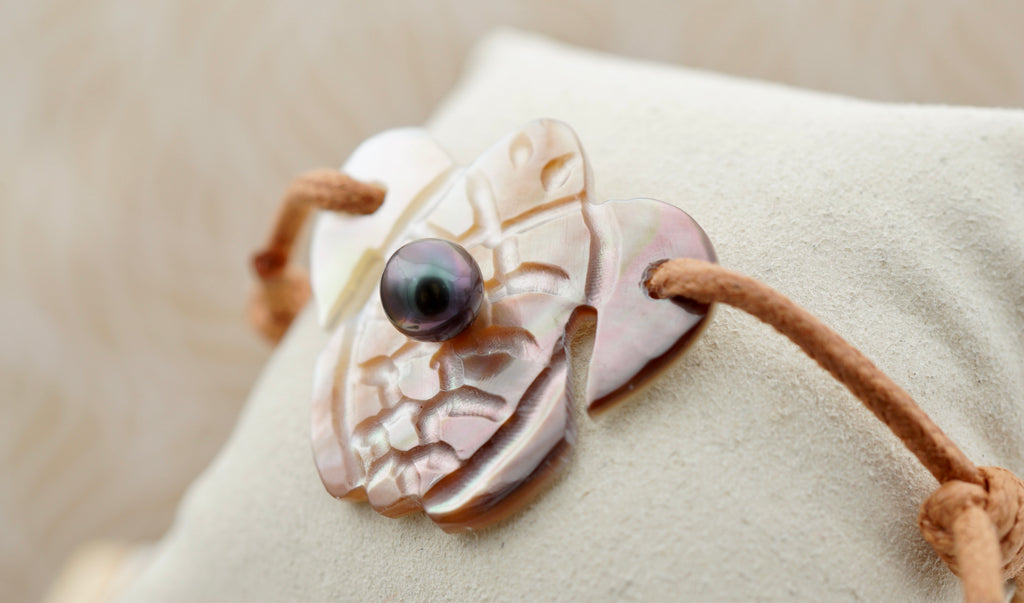 Manihi perle de Tahiti baroque sur nacre