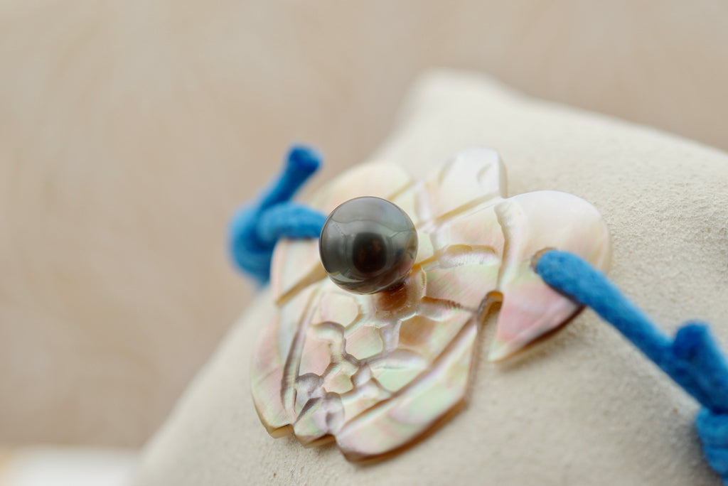Makaroa perle de Tahiti baroque sur nacre