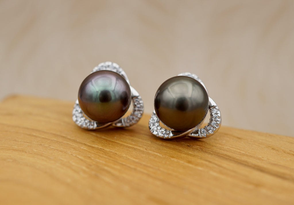 Parata deux splendides perles de Tahiti montées en boucles d'oreilles