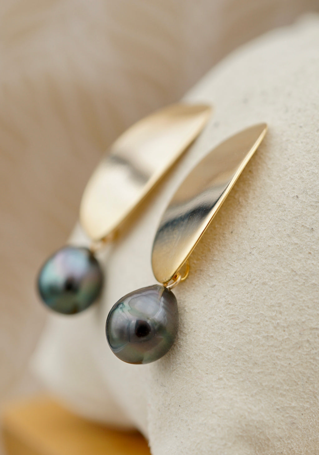 Papenoo perles de Tahiti montées en boucles d'oreilles doré a l'or fin 14k
