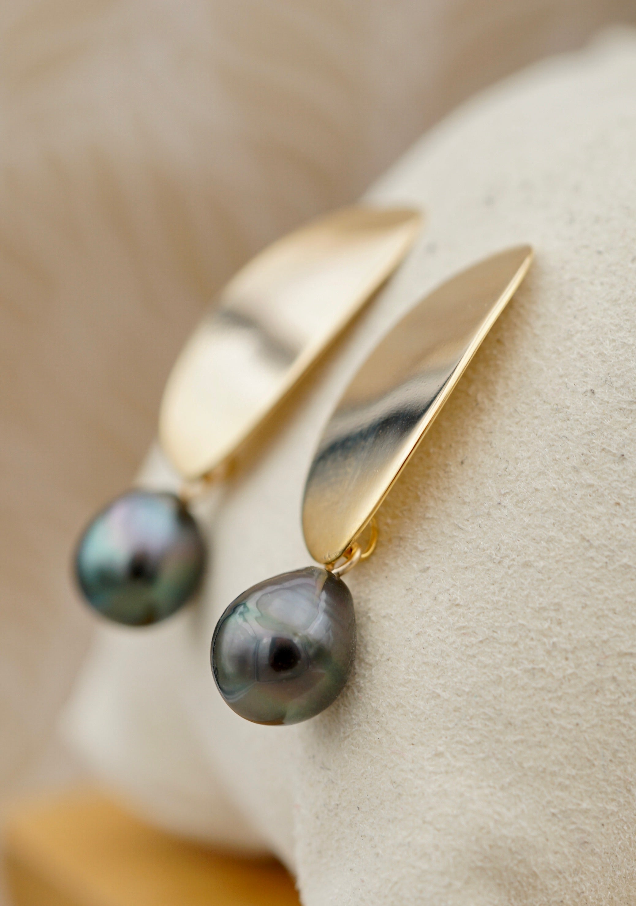Papenoo perles de Tahiti montées en boucles d'oreilles doré a l'or fin 14k