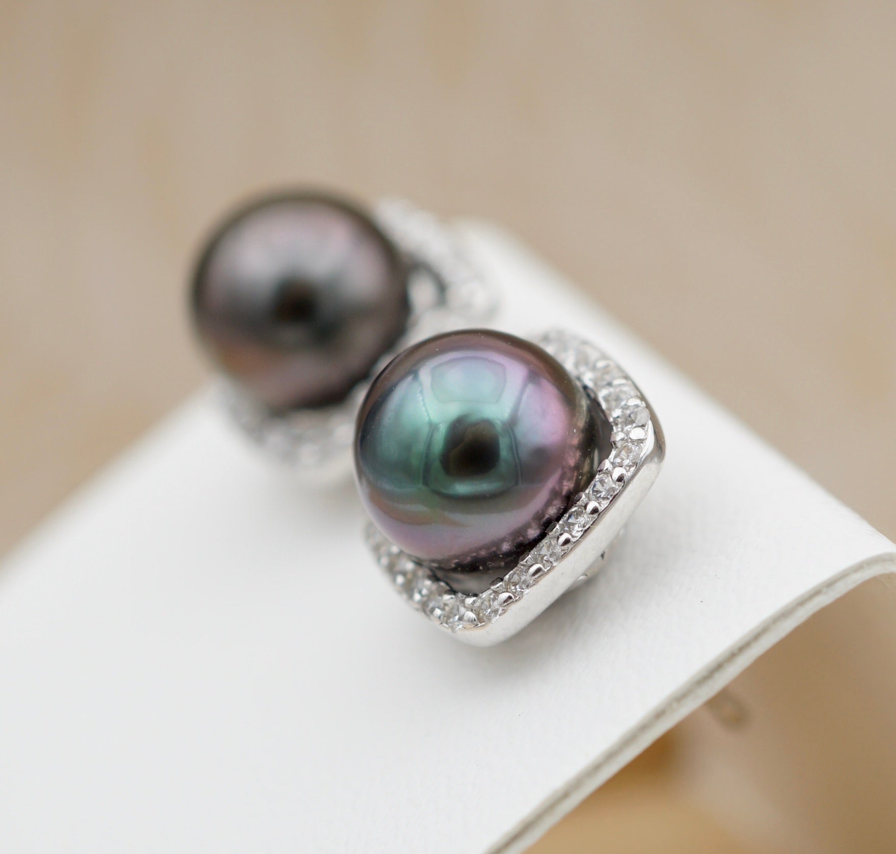 Rangiroa perles de Tahiti de 8.4mm montées en boucles d'oreilles sur argent