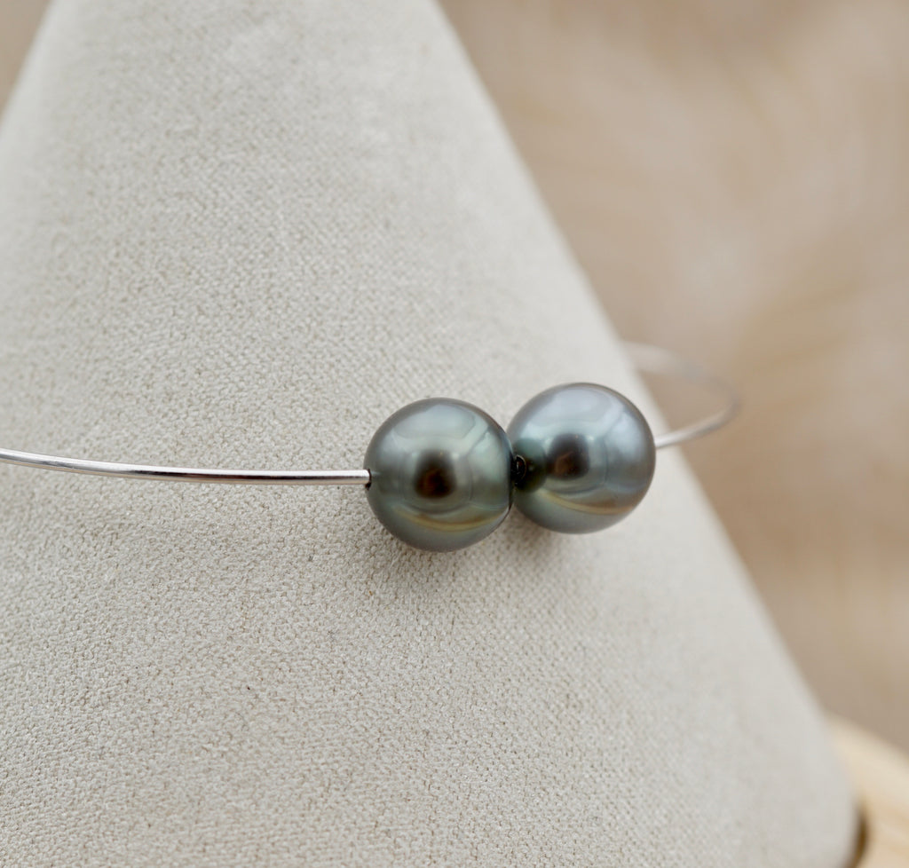 Splendide bracelet composé de deux véritables perles de Tahiti de 9.3mm