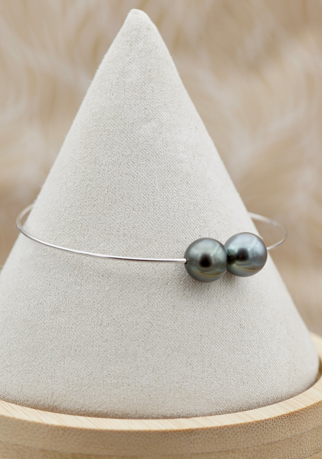Splendide bracelet composé de deux véritables perles de Tahiti de 9.3mm