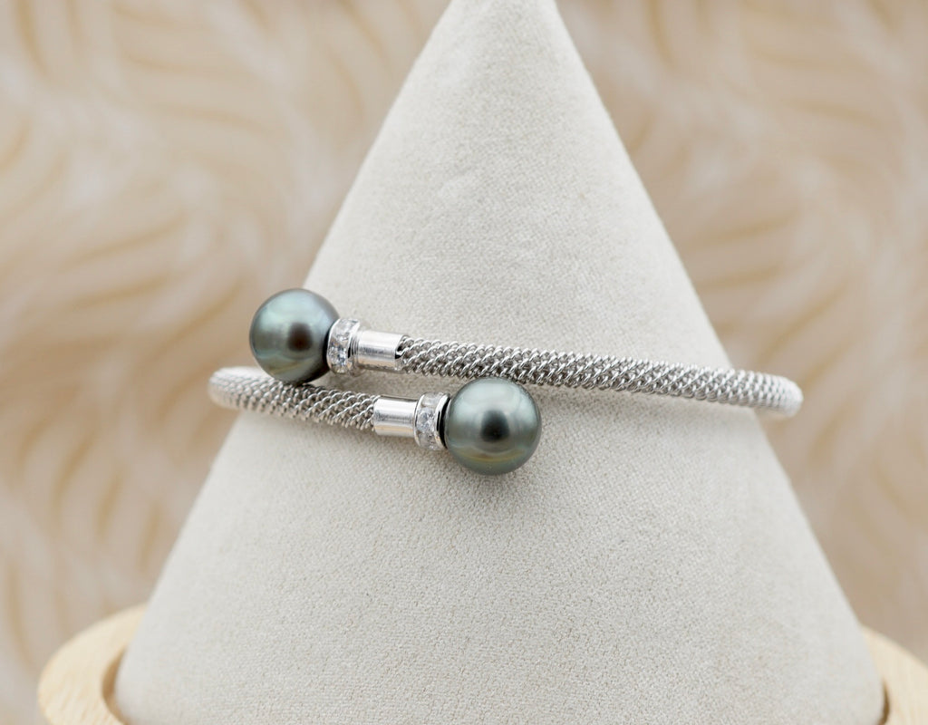 Splendide bracelet en argent rodhié orné de deux véritables perles de Tahiti AAA