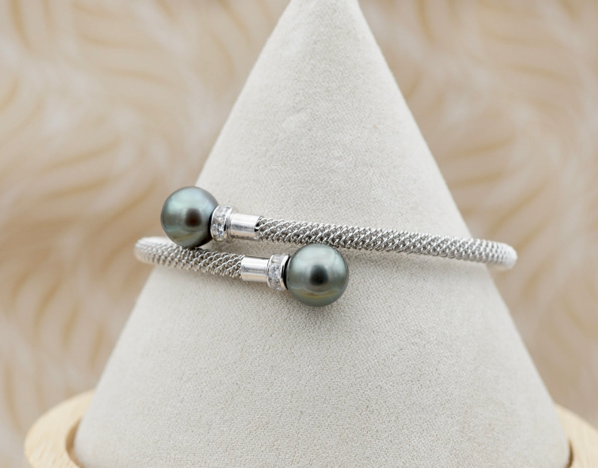 Splendide bracelet en argent rodhié orné de deux véritables perles de Tahiti AAA
