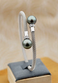 Splendide bracelet en argent rodhié orné de deux véritables perles de Tahiti AAA