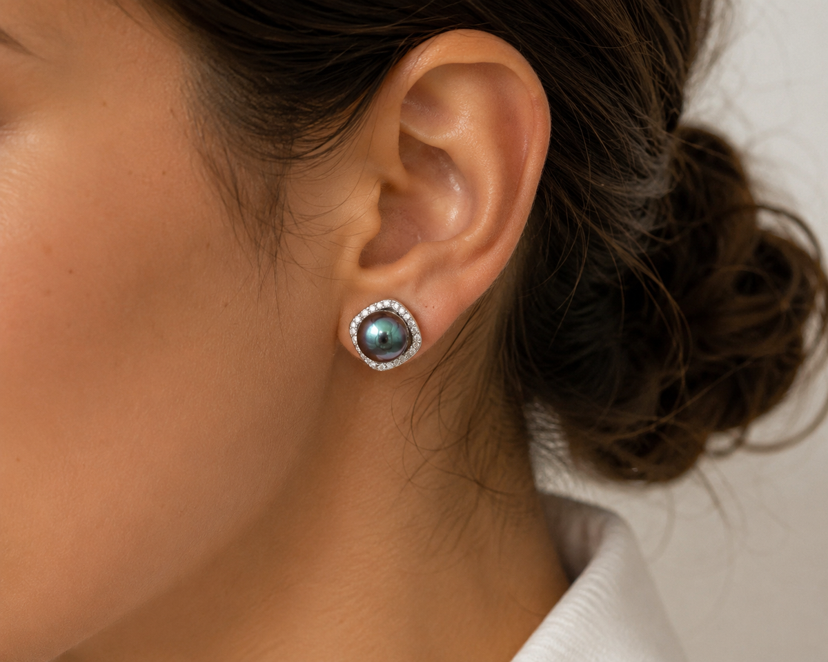 Rangiroa perles de Tahiti de 8.4mm montées en boucles d'oreilles sur argent